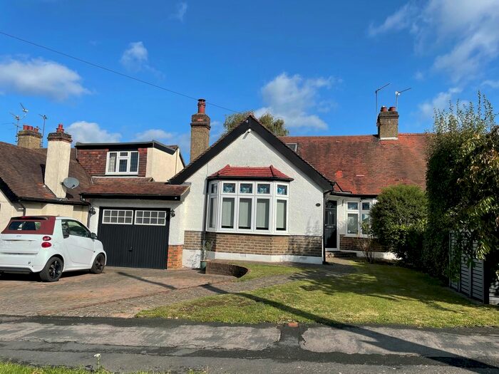 4 Bedroom Bungalow To Rent In Strafford Gate, Potters Bar, EN6