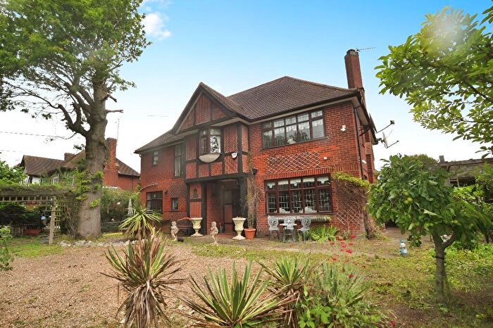 5 Bedroom Detached House For Sale In London Road, Luton, LU1