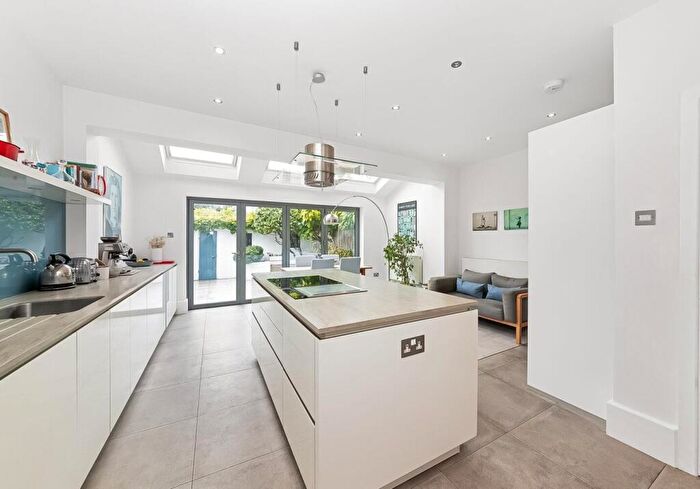 4 Bedroom End Of Terrace House For Sale In Lavengro Road, London, SE27