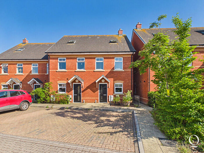 3 Bedroom Semi Detached House For Sale In Bayside Close, Hamworthy, BH15