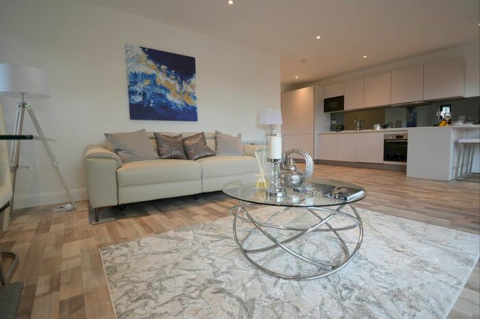 3 Bedroom Flat To Rent In Gunnersbury Avenue, Ealing, W5