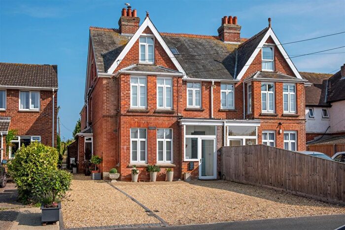 2 Bedroom Flat For Sale In Colwell Road, Totland Bay, PO39