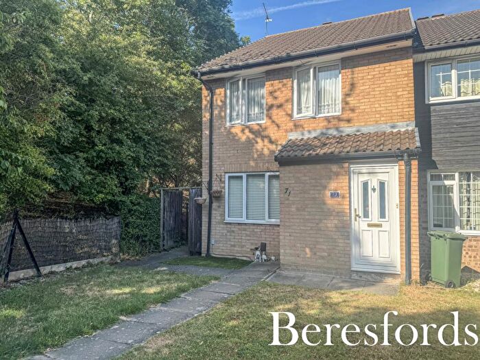 1 Bedroom Maisonette For Sale In Copperfields Way, Romford, RM3