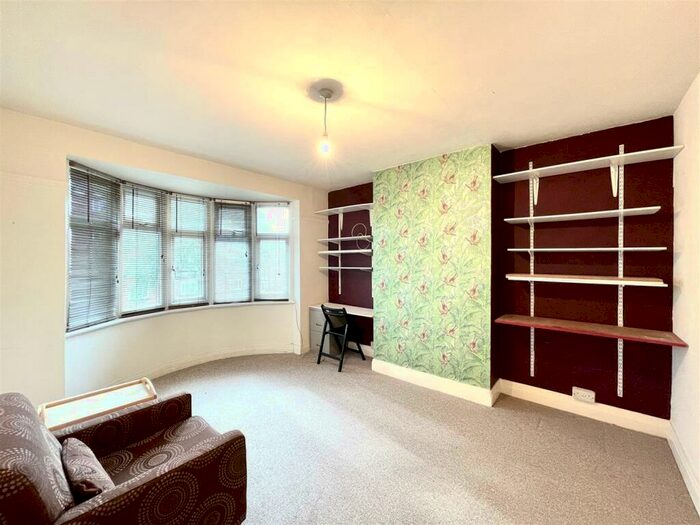 2 Bedroom Flat To Rent In Sydney Road, New Southgate, N10