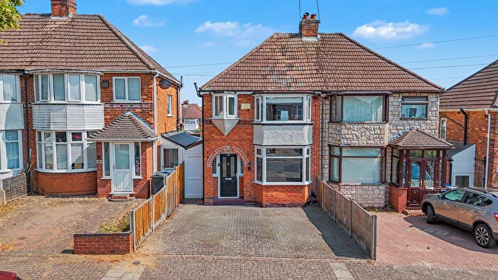 3 Bedroom Semi Detached House For Sale In Bryn Arden Road, Birmingham, B26