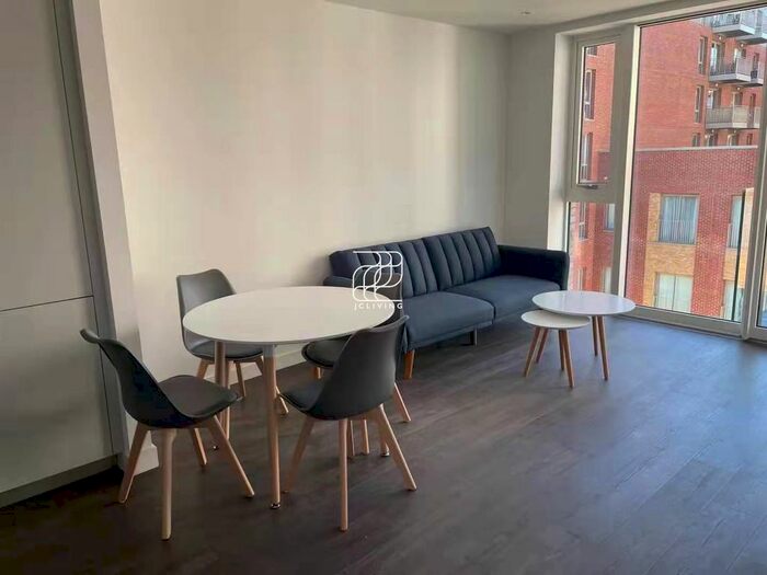 2 Bedroom Flat To Rent In Woodberry Down, London, N4