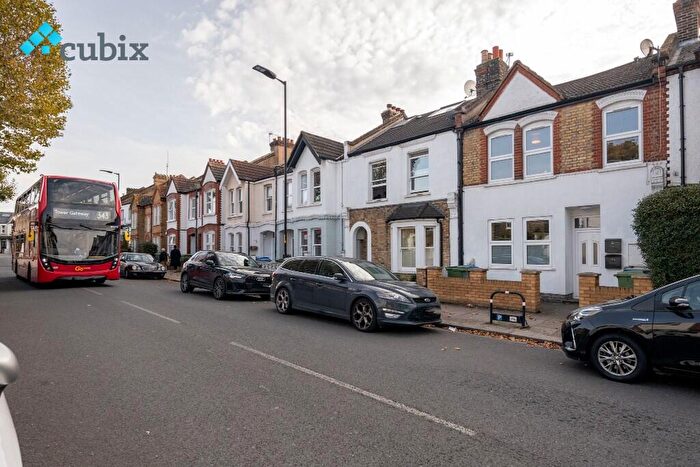 2 Bedroom Flat To Rent In Cheltenham Road, London, SE15