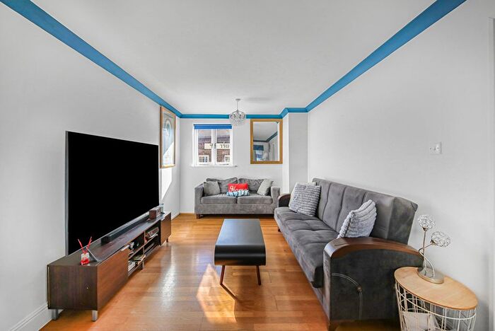 2 Bedroom Flat For Sale In Peninsula Court, East Ferry Road, E14