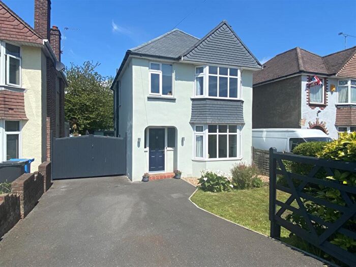 3 Bedroom Detached House For Sale In Livingstone Road, Poole, BH12