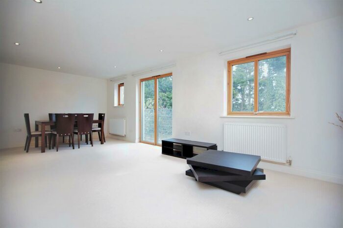 2 Bedroom Apartment To Rent In Liberty Court, Great North Way, Hendon, NW4