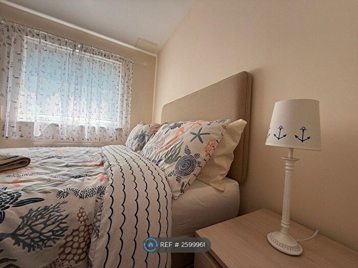 1 Bedroom Flat To Rent In Guillemot House, Poole, BH15