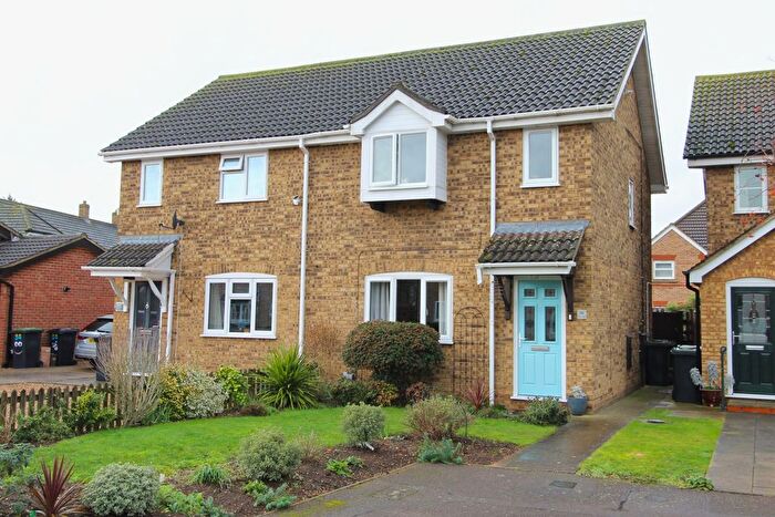 3 Bedroom Semi Detached House For Sale In Laburnum Road, Sandy, SG19