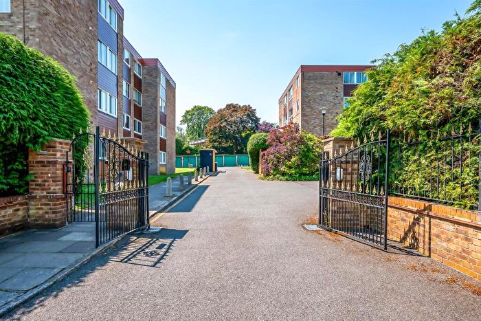 2 Bedroom Apartment For Sale In Shortlands Grove, Shortlands, BR2