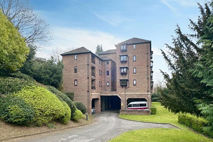 2 Bedroom Flat For Sale In Godalming, GU7