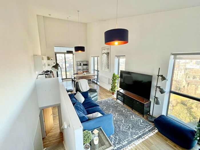 2 Bedroom Apartment To Rent In Aire, Leeds City Centre, LS9