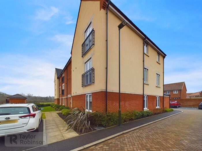 2 Bedroom Apartment To Rent In Dowlen Close, Crawley, West Sussex., RH10