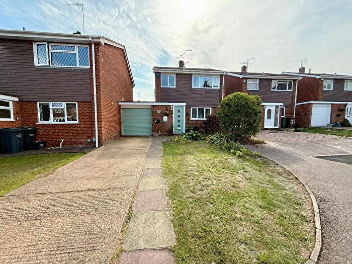 3 Bedroom Link Detached House For Sale In Brompton Close, Bramingham, Luton, Bedfordshire, LU3