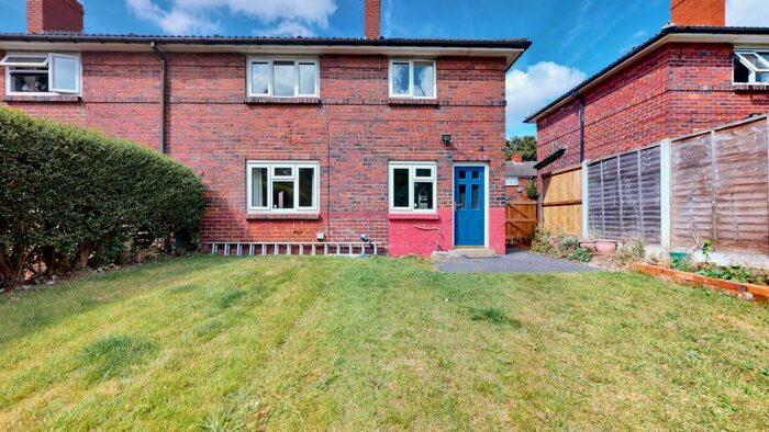 3 Bedroom Semi-Detached House To Rent In Miles Hill View, Leeds, LS7