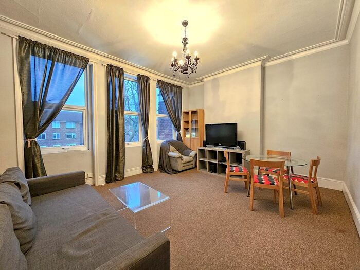 3 Bedroom Flat To Rent In High Road, East Finchley, N2