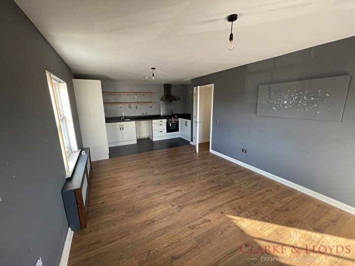 2 Bedroom Flat To Rent In West Street, Rochford, SS4