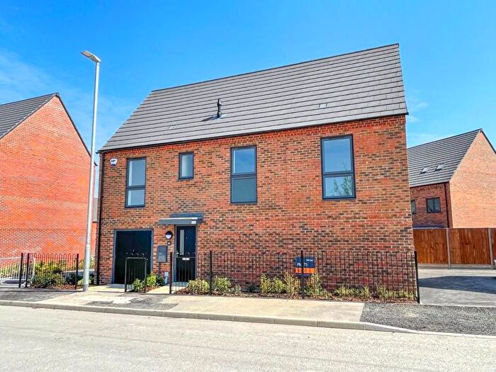 2 Bedroom Flat To Rent In Silver Birch Avenue, Houghton Regis, Dunstable, LU5