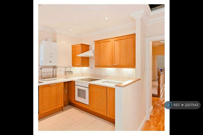 2 Bedroom Flat To Rent In A Cedar Road, London, NW2