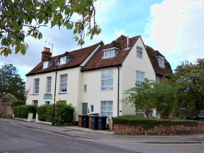 1 Bedroom Flat To Rent In Church Close, Andover, SP10