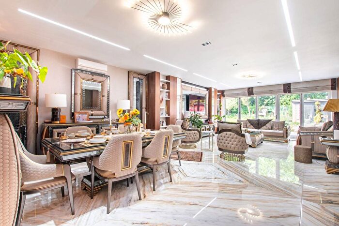 4 Bedroom Semi-Detached House To Rent In Ashness Gardens, Sudbury, Greenford, UB6