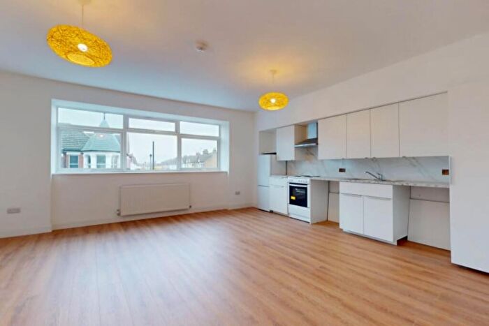 1 Bedroom Flat To Rent In Hamlet Court Road Westcliff-on-Sea, SS0