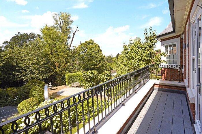 2 Bedroom Flat For Sale In Oxshott Lodge, Leatherhead Road, Leatherhead, Surrey, KT22