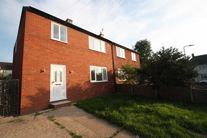 3 Bedroom Semi-Detached House To Rent In Stanford Close, Woodford Green, IG8