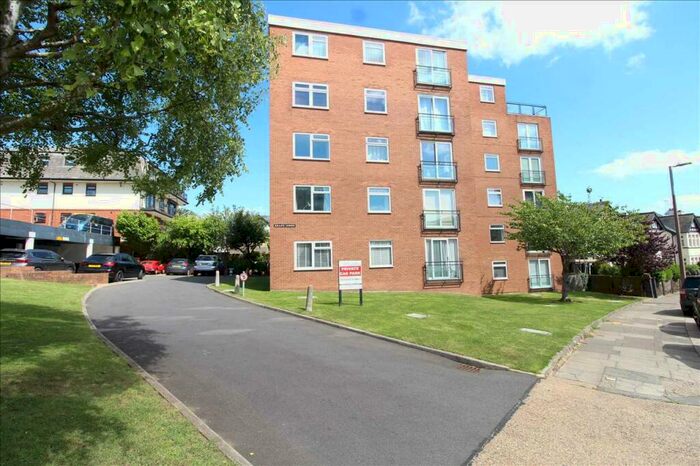 2 Bedroom Apartment To Rent In Leigh On Sea, SS9