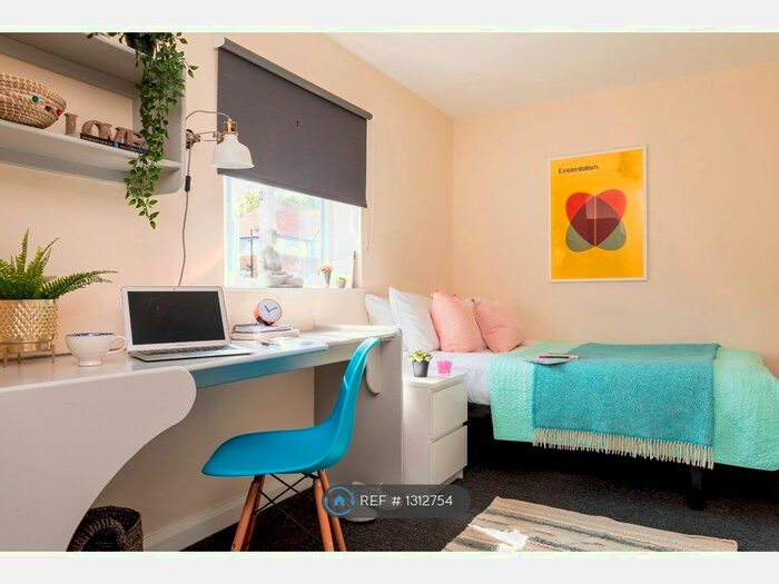 8 Bedroom Semi-Detached House To Rent In Upper Bevendean Avenue, Brighton BN2