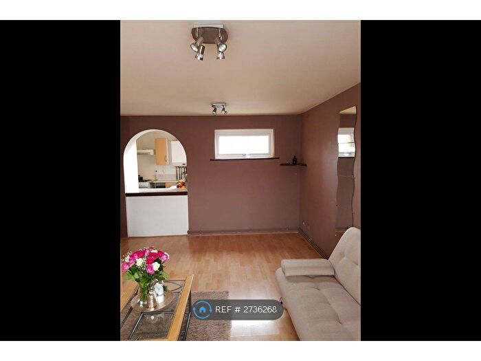 1 Bedroom Flat To Rent In Mayers Lane, London, SE14