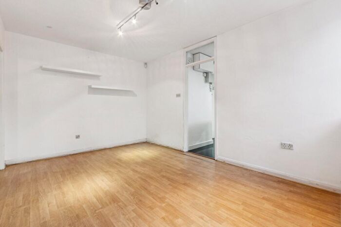 1 Bedroom Flat To Rent In Wilmington House, Highbury Crescent, N5