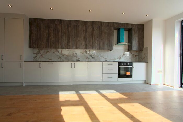 2 Bedroom Flat To Rent In Julien Road, Coulsdon, CR5