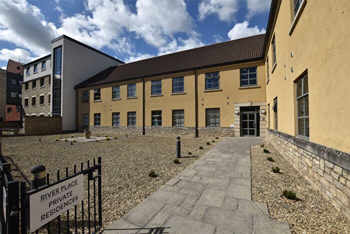 2 Bedroom Flat To Rent In River Place, Bath, Somerset, BA2
