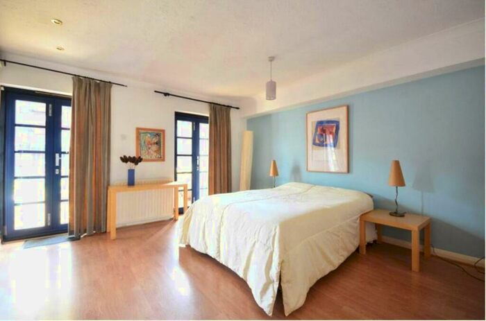 4 Bedroom House To Rent In Lovegrove Walk, Blackwall, E14