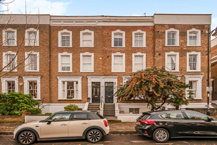 2 Bedroom Flat For Sale In Oakley Road, Islington, N1