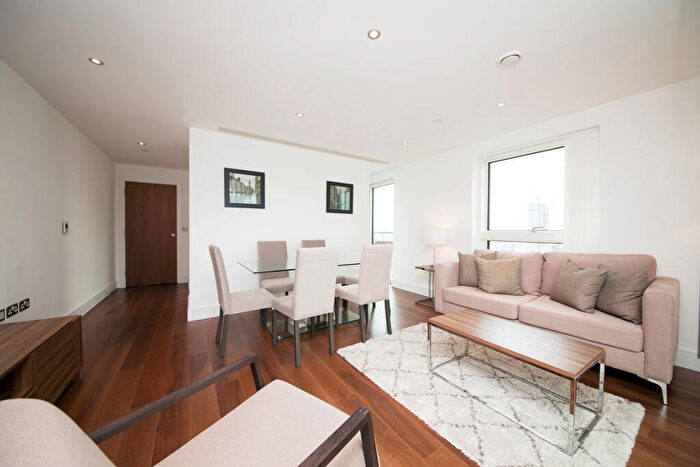 3 Bedroom Flat To Rent In Lincoln Plaza, Canary Wharf, E14