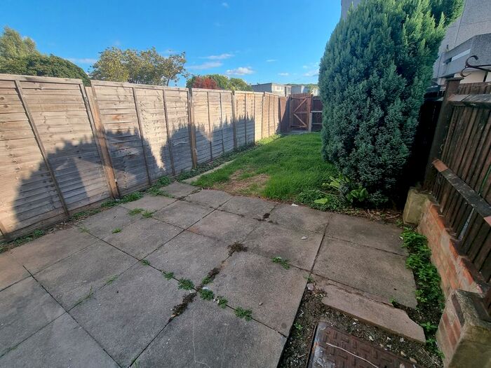 4 Bedroom Flat To Rent In Mangold Way, Erith, DA18