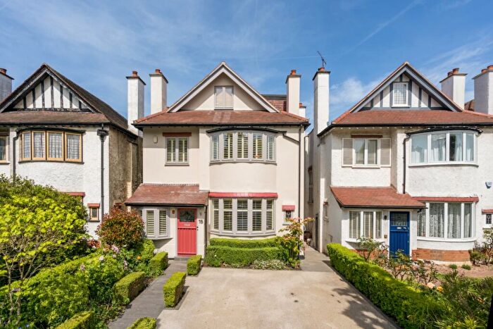 5 Bedroom House To Rent In Vallance Road London, N22
