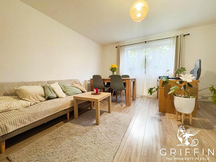 2 Bedroom Flat To Rent In Parsonage Road, Grays, RM20