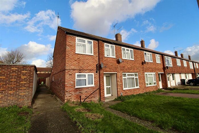 2 Bedroom Maisonette To Rent In Downfield Road, Cheshunt, EN8
