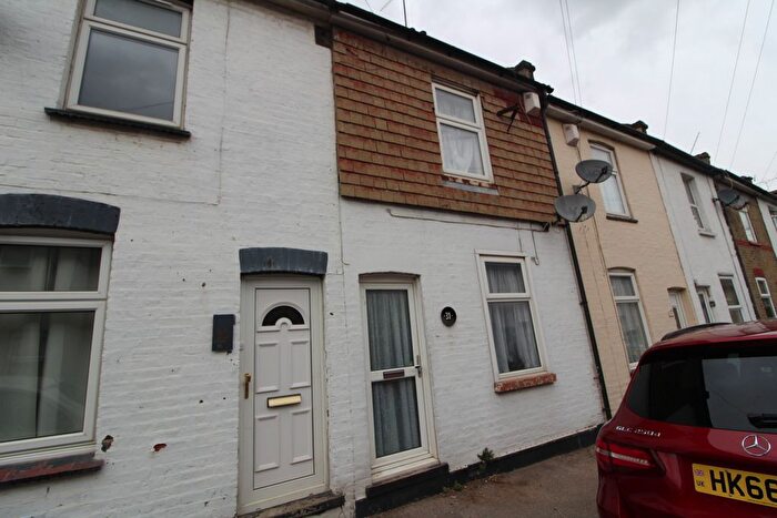 3 Bedroom Terraced House To Rent In Factory Road, Gravesend, DA11