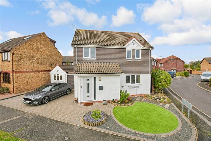 4 Bedroom Detached House For Sale In Blake Hall Drive, Wickford, Essex, SS11