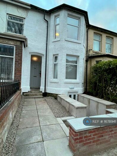 2 Bedroom Flat To Rent In St Andrews Road North, Lytham St Annes, FY8