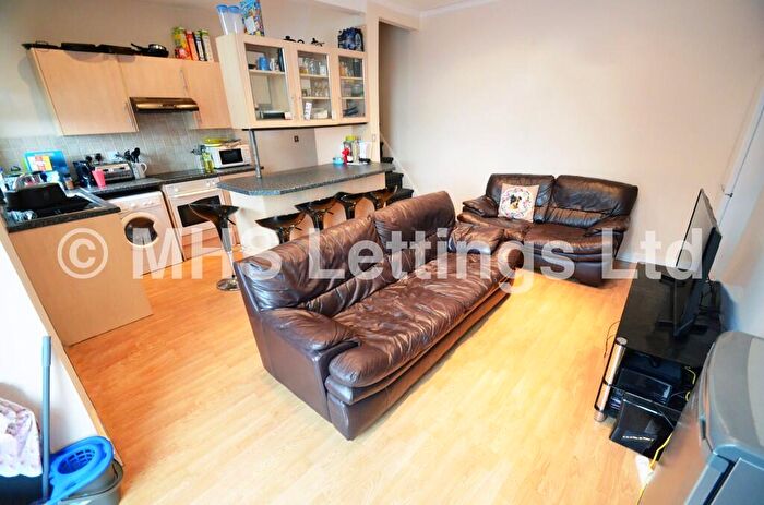 5 Bedroom End Of Terrace House To Rent In Knowle Terrace, Leeds, LS4