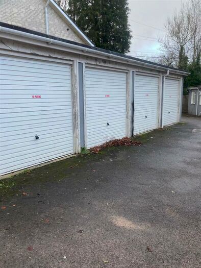 Garage / Parking To Rent In Garage, Commercial Road, Shepton Mallet, BA4