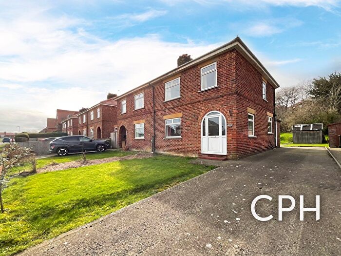 3 Bedroom Semi Detached House For Sale In The Whins, Scarborough, YO12